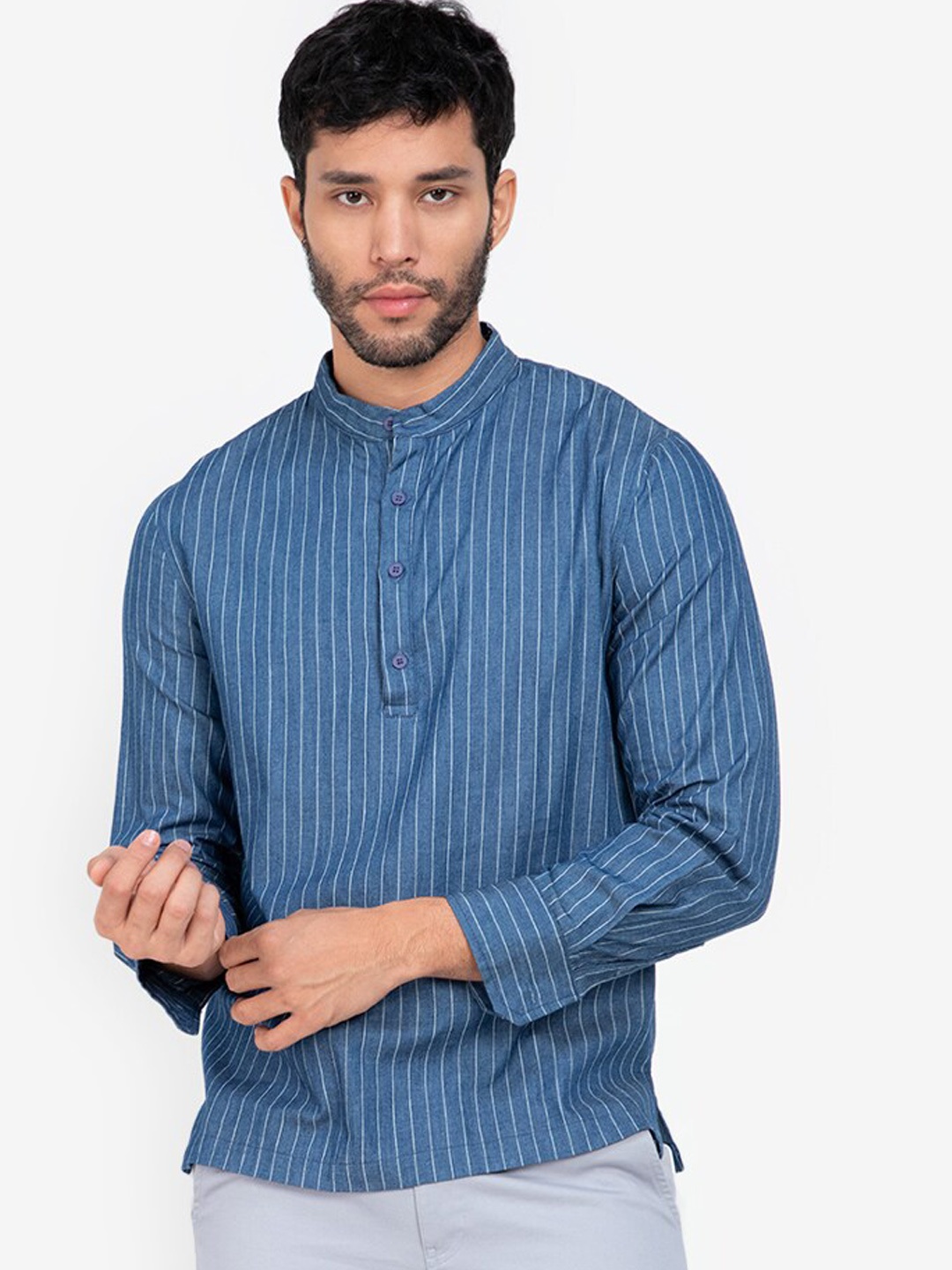 

ZALORA BASICS Men Blue & White Striped Casual Shirt