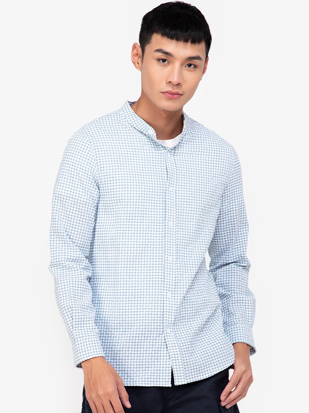 

ZALORA BASICS Men White & Blue Micro Checks Checked Regular Fit Casual Shirt