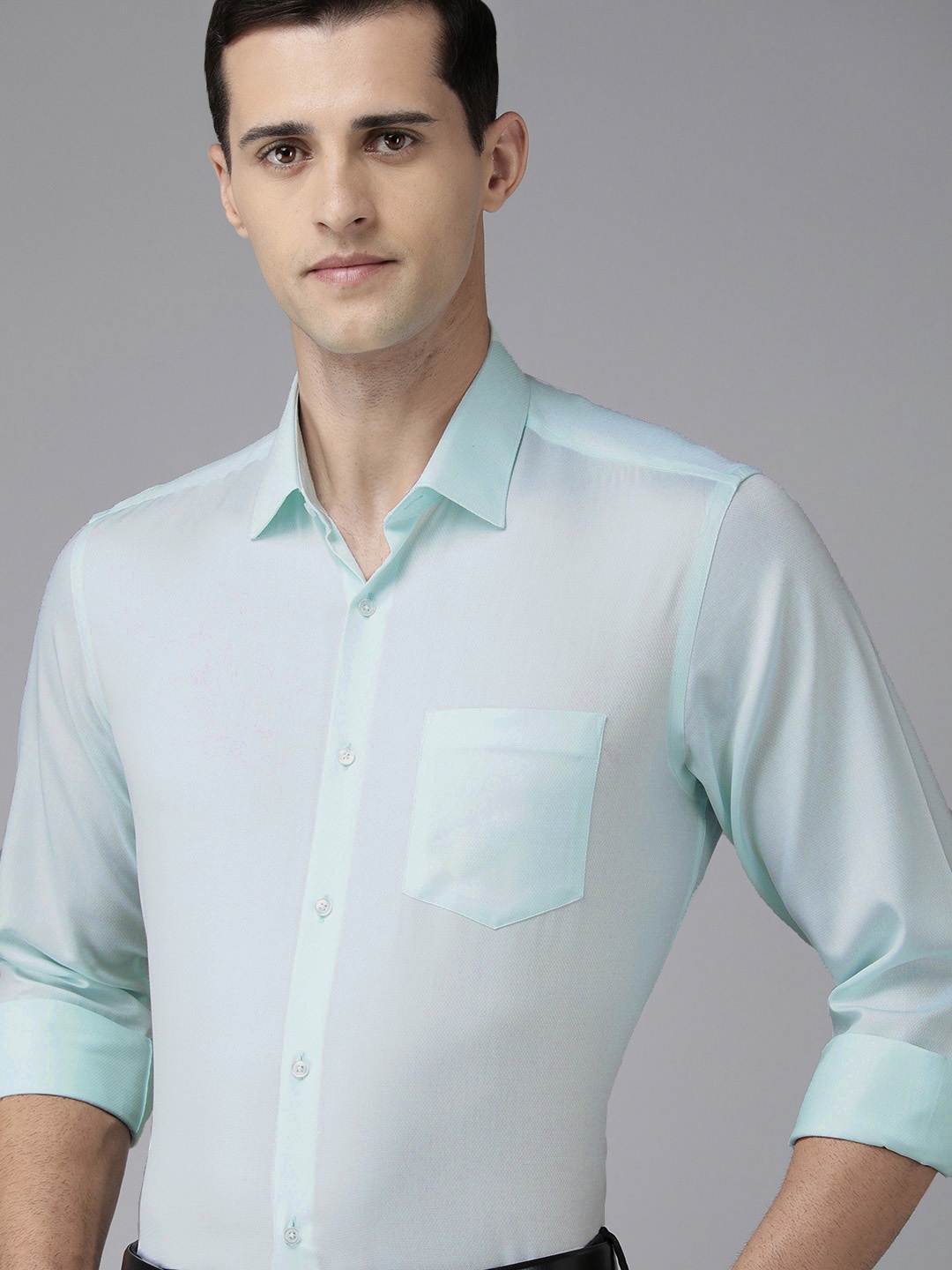 

Van Heusen Men Blue Textured Custom Fit Formal Shirt