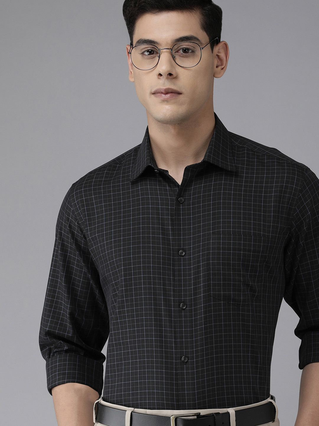 

Van Heusen Men Black & White Micro Checks Custom Fit Pure Cotton Formal Shirt