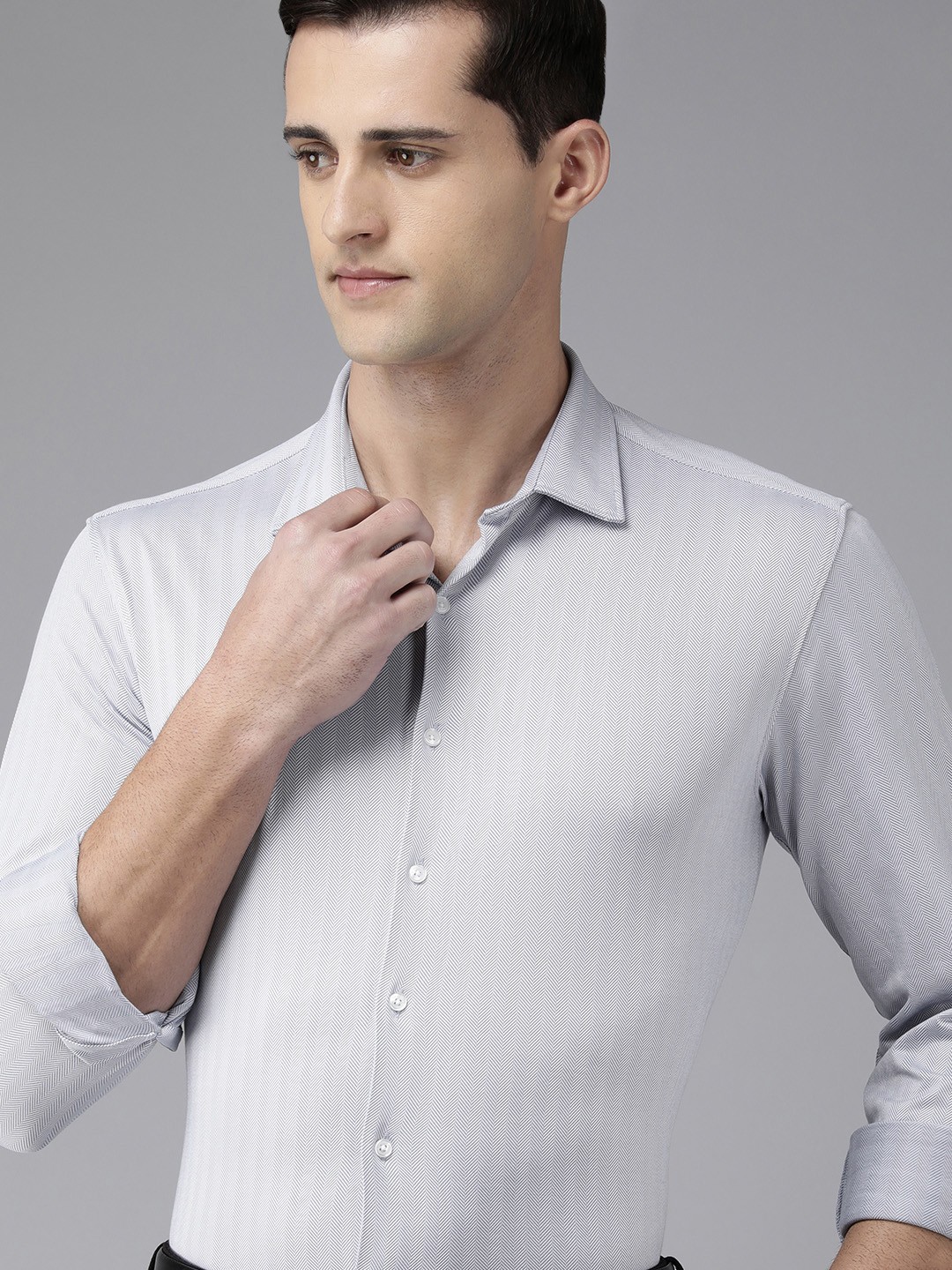 

Van Heusen Men Grey & White Textured Slim Fit Formal Shirt