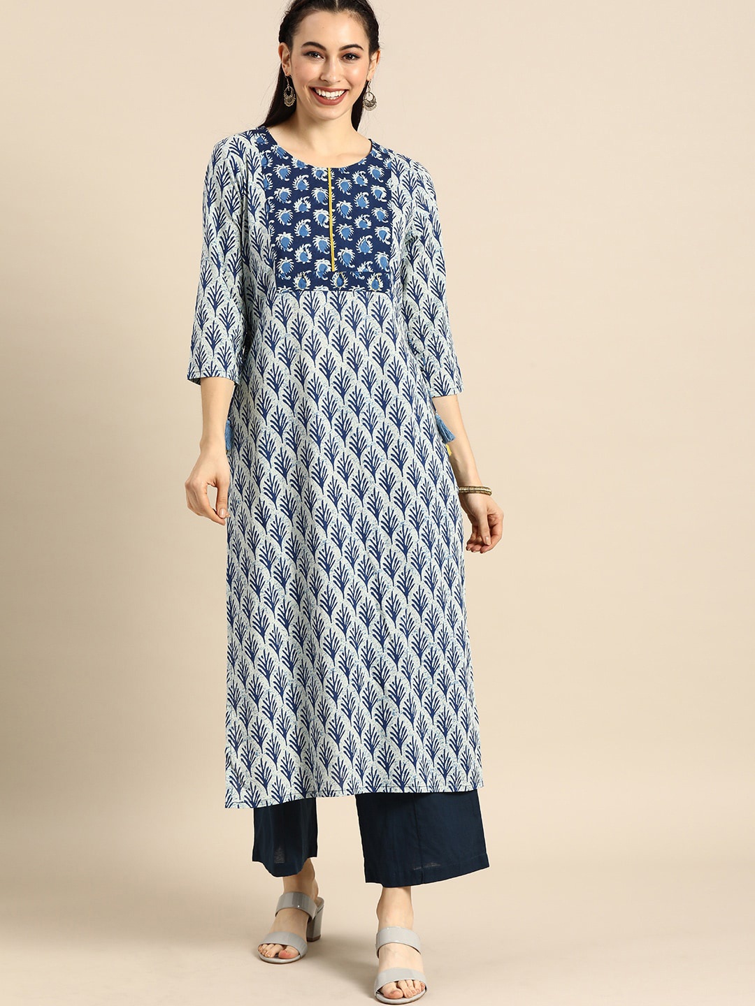 

Varanga Women Blue Abstract Printed Thread Work Kurta