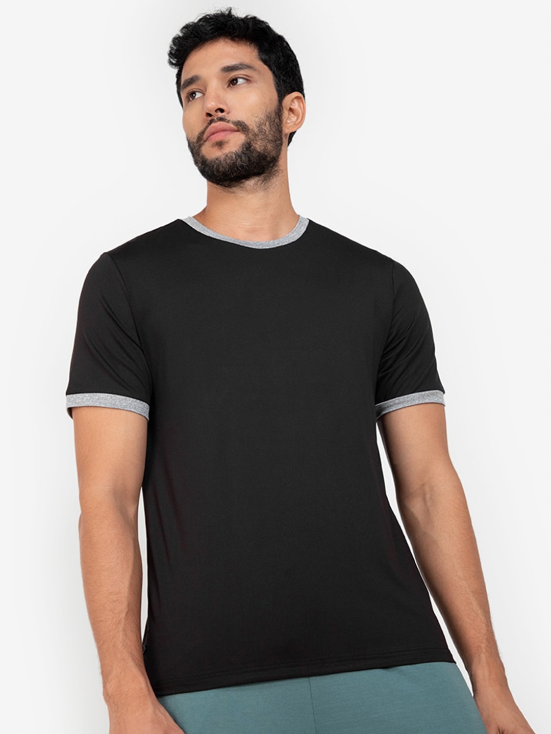 

ZALORA ACTIVE Men Black Solid T-shirt