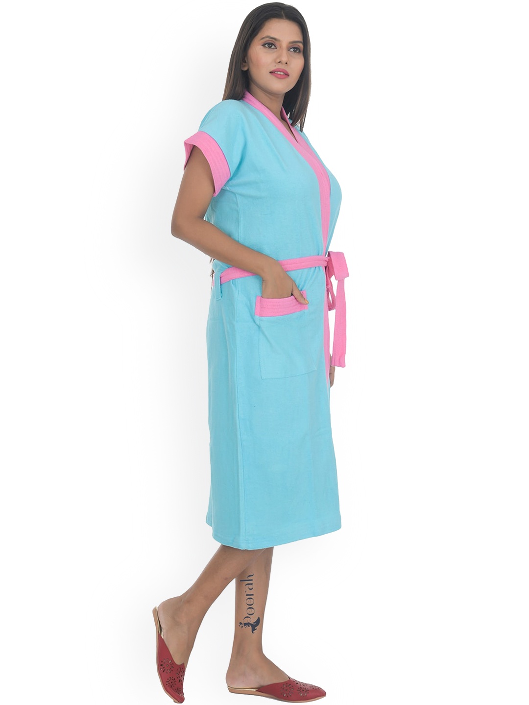 

POORAK Women Pink & Blue Solid Bath Robe