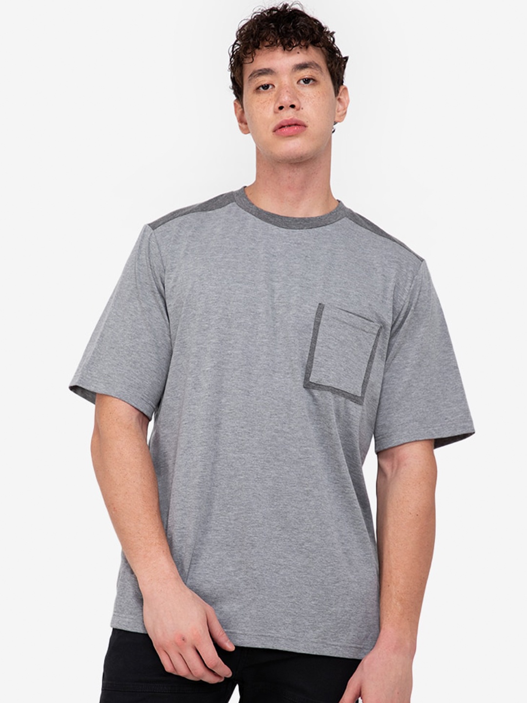 

ZALORA BASICS Men Grey Solid Regular Fit T-shirt