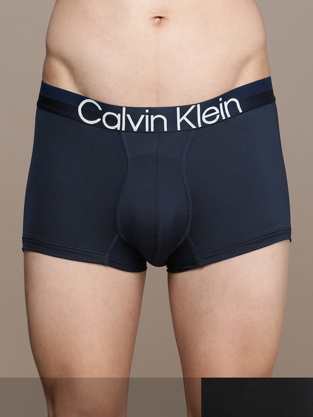 

Calvin Klein Underwear Men Pack of 2 Solid Low-Rise Trunk, Navy blue