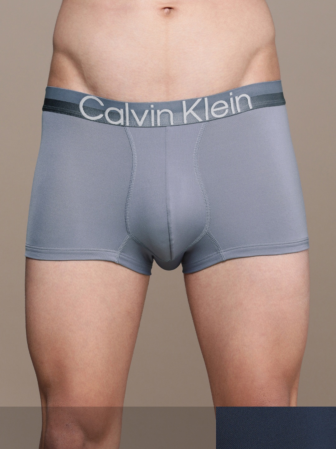 

Calvin Klein Underwear Men Pack of 2 Multi Solid Low Rise Trunks, Navy blue