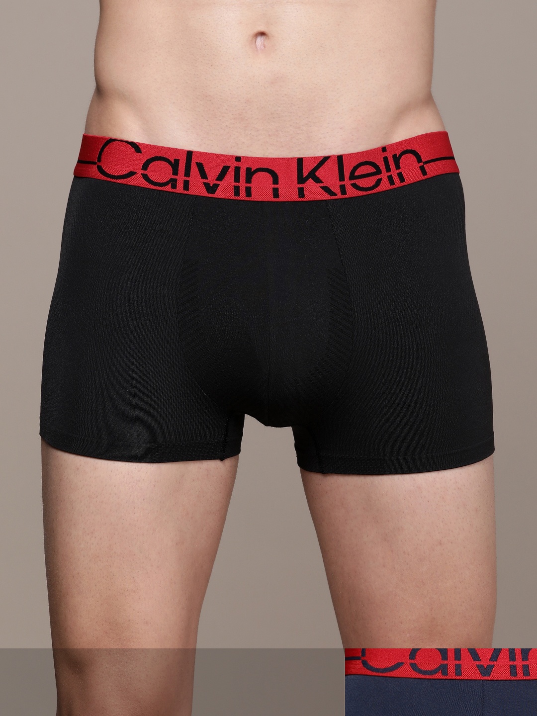 

Calvin Klein Underwear Men Pack of 2 Multi Solid Low Rise Trunks, Black