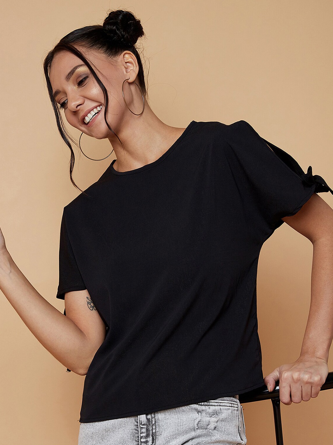 

CHIMPAAANZEE Black Slit Sleeves Knitted Top