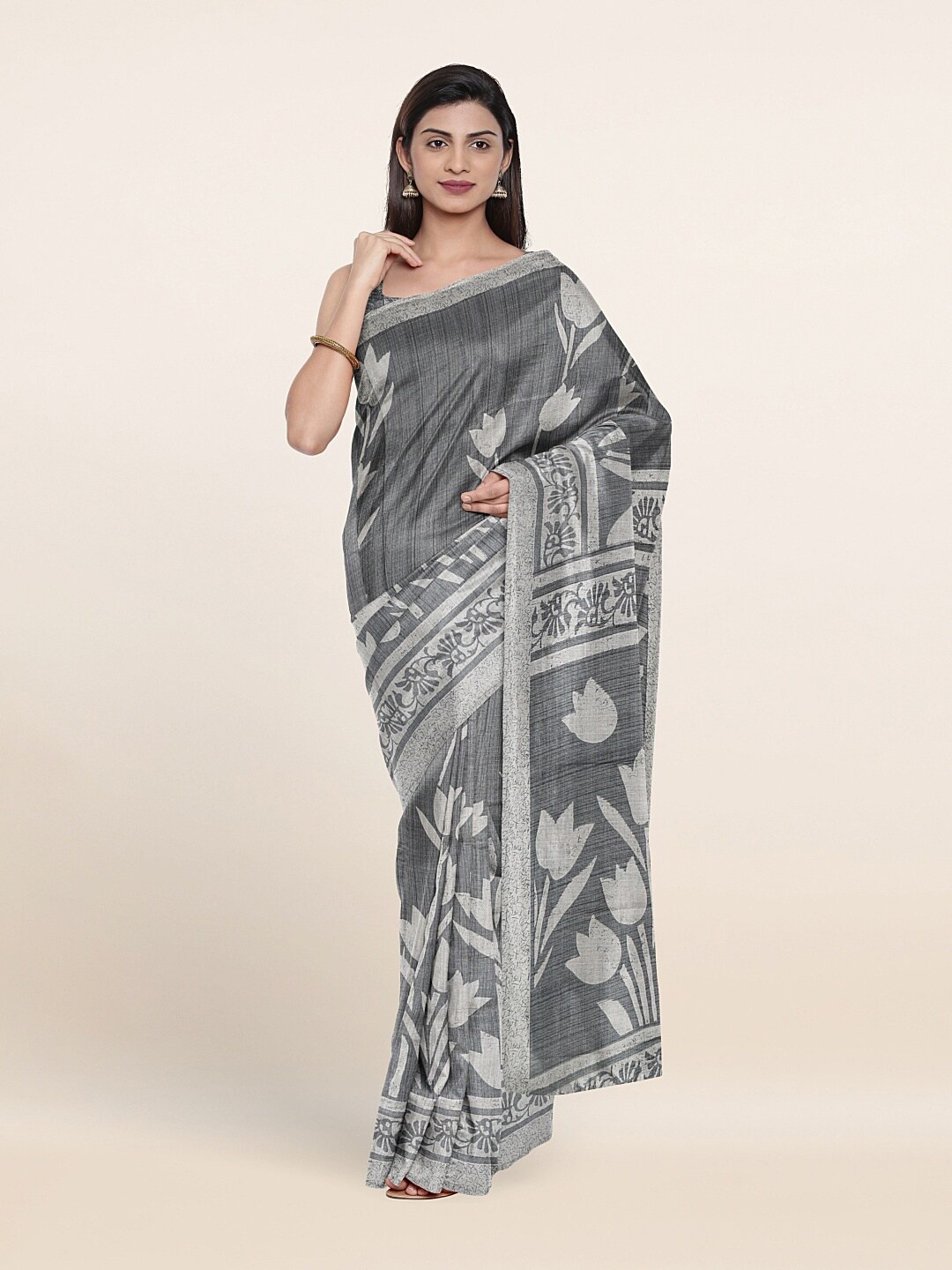 

Pothys Grey & White Floral Printed Saree