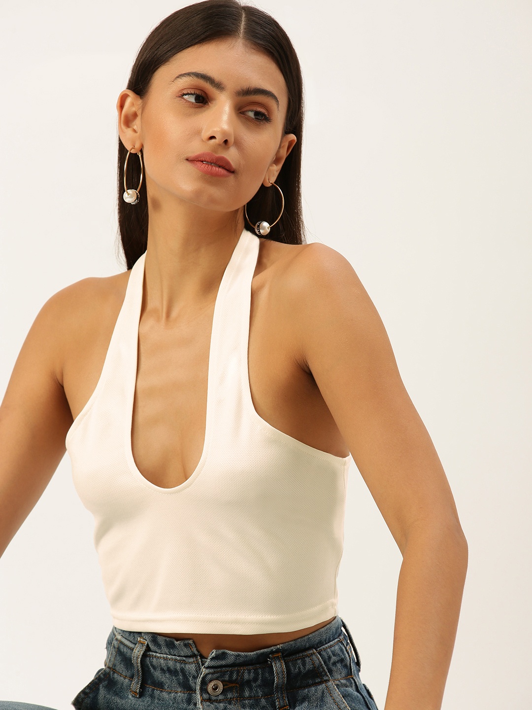 

FOREVER 21 Cream-Coloured Solid Halter Neck Crop Top