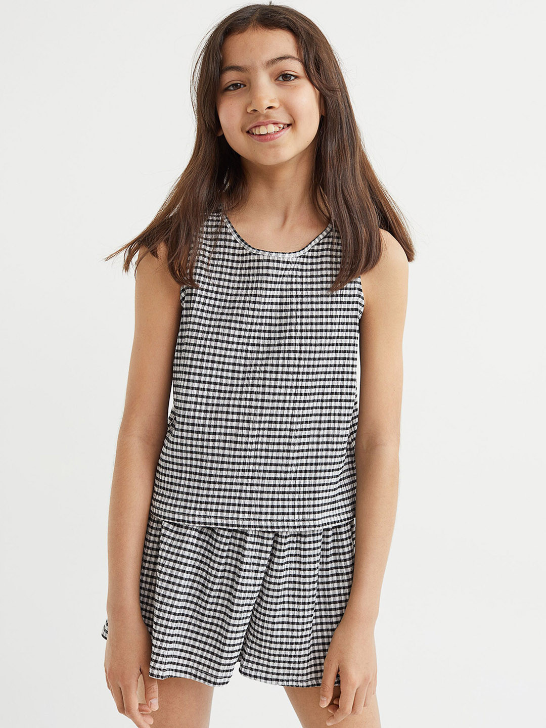 

H&M Girls Black & White 2-Piece Set with A Vest Top and Shorts