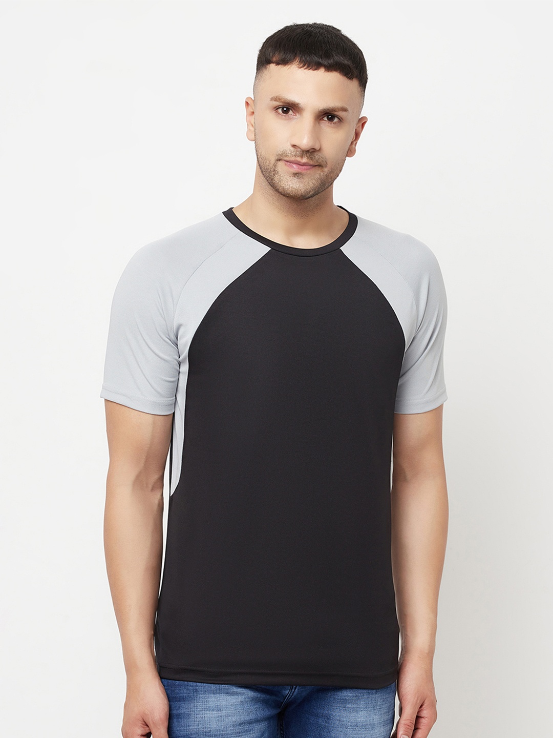

HOLDIT Men Black Colourblocked Drop-Shoulder Sleeves T-shirt