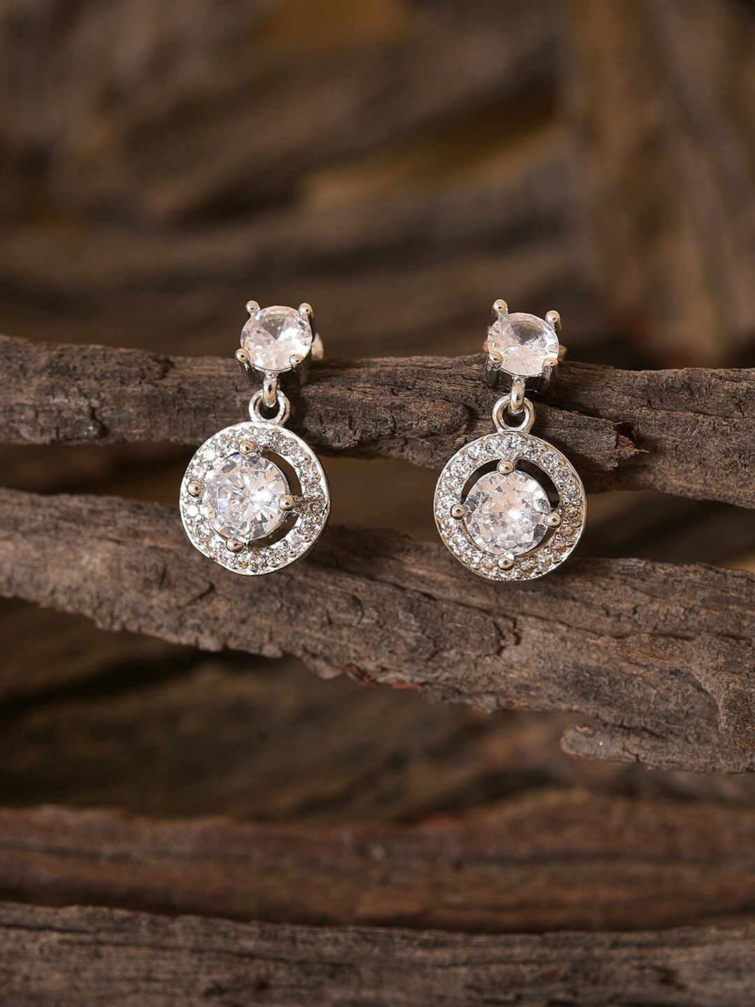 

SOHI White Contemporary Studs Earrings
