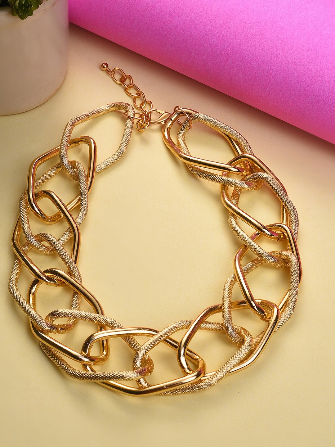 

SOHI Gold-Plated Necklace
