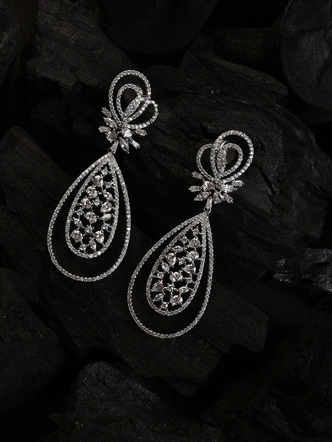 

SOHI White Contemporary Drop Earrings