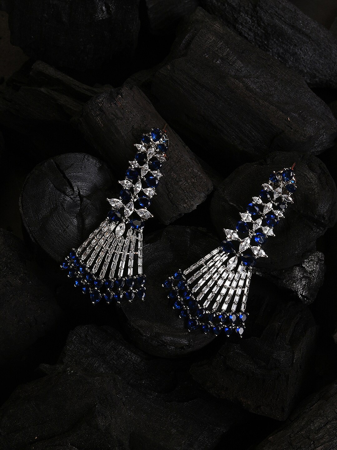 

SOHI White Contemporary Jhumkas Earrings