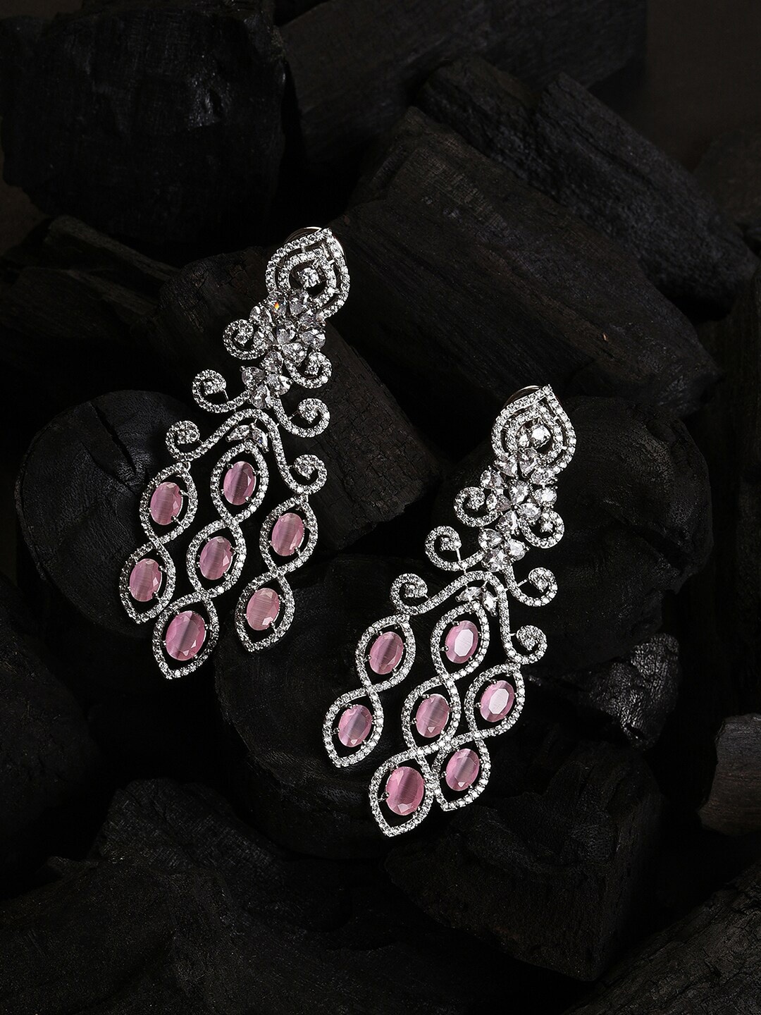 

SOHI White Contemporary Studs Earrings