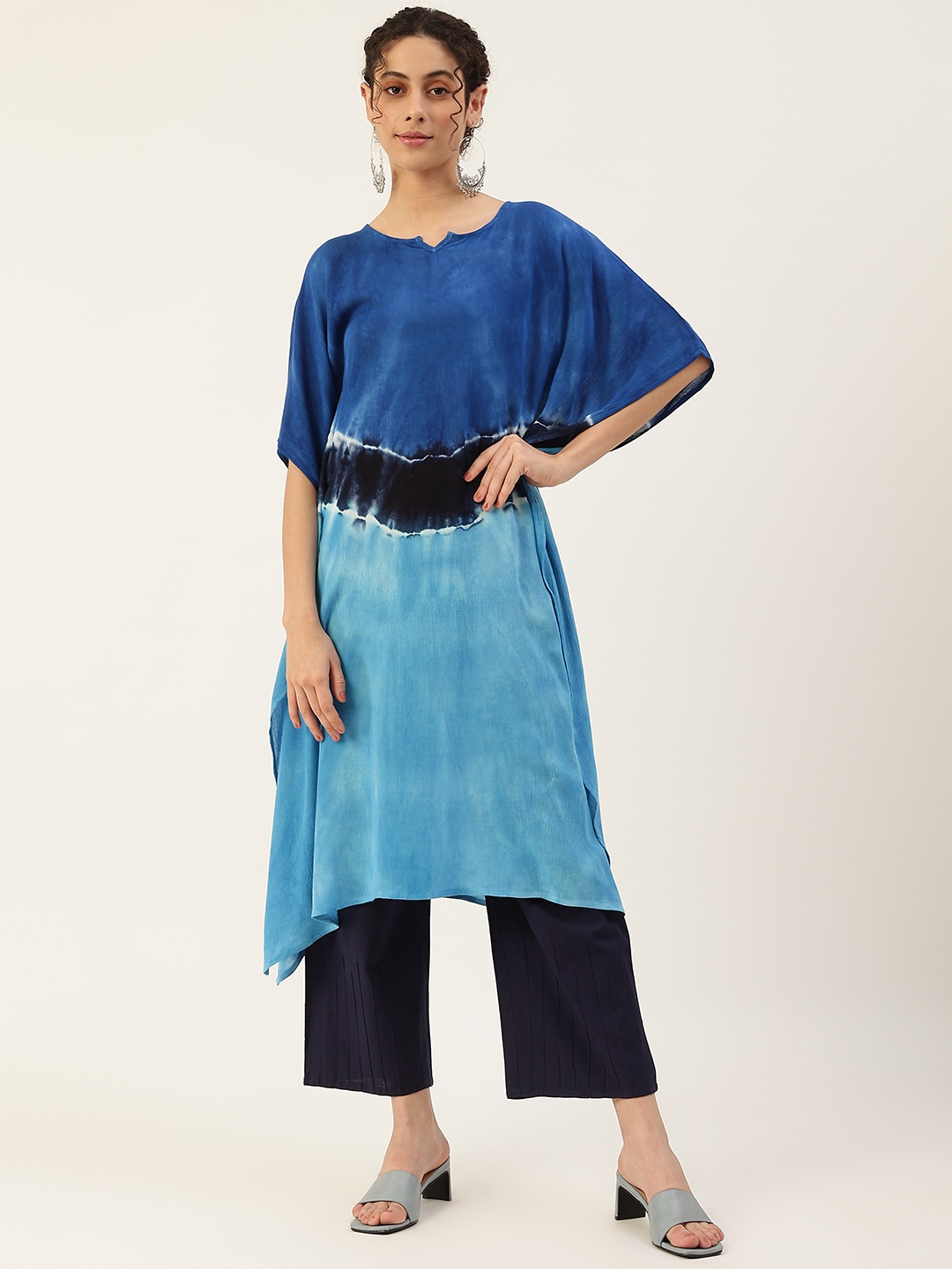 

Maaesa Women Blue & Black Dyed Extended Sleeves Crepe Kaftan Kurta