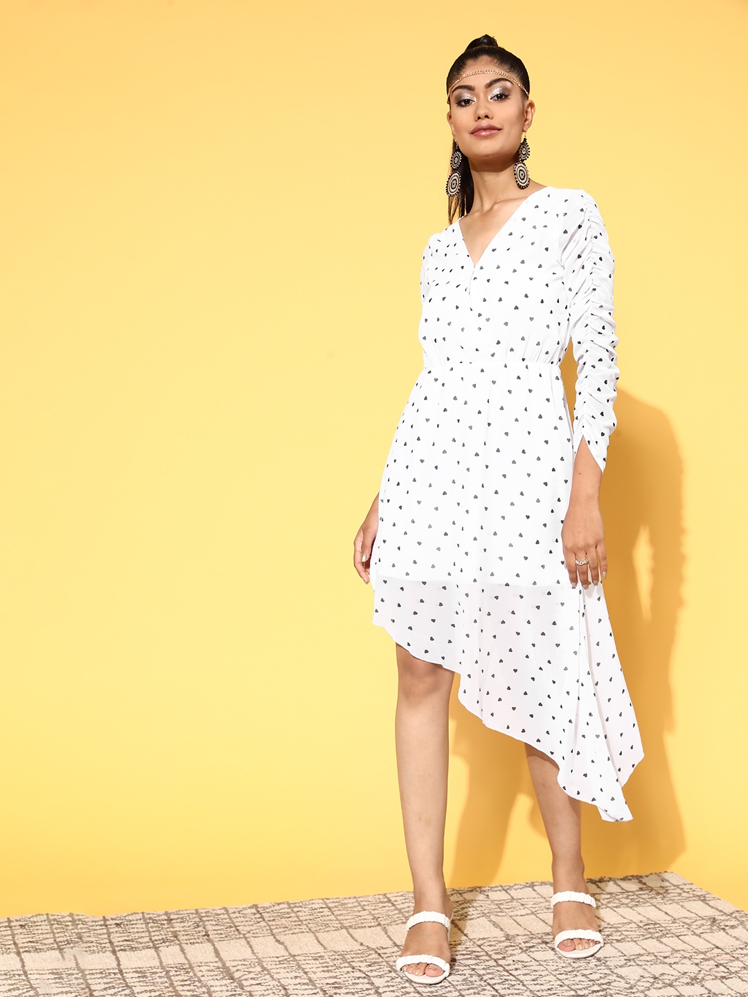 

SASSAFRAS Women White Abstract Asymmetric Hemline Dress