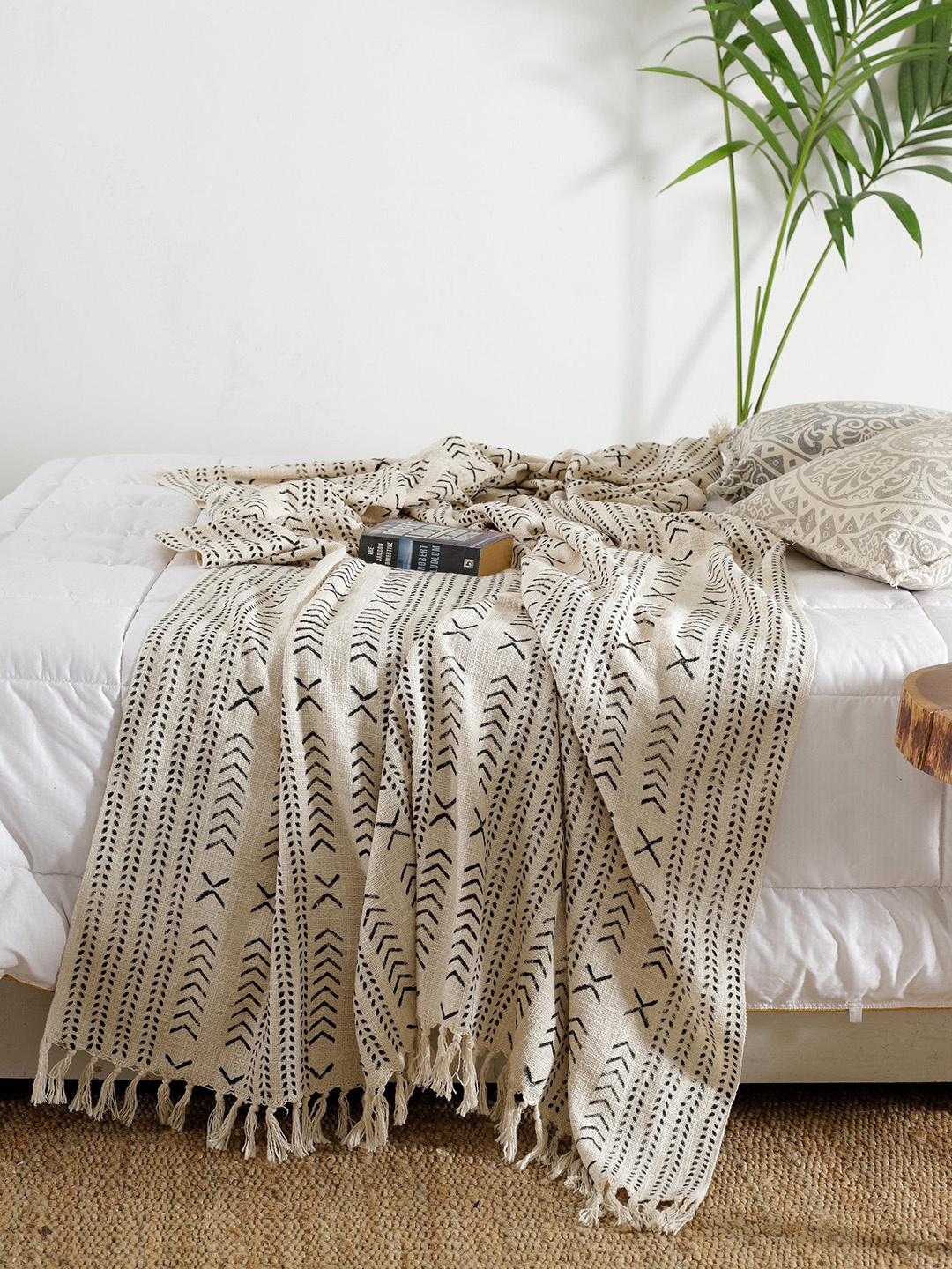 

HANDICRAFT PALACE White & Black Cotton Hand Block Printed Bed Throw