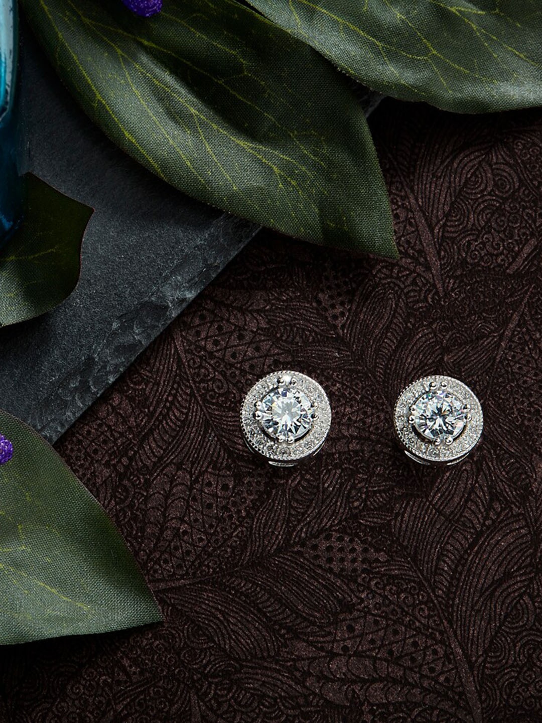 

ANAYRA White Circular Studs Earrings