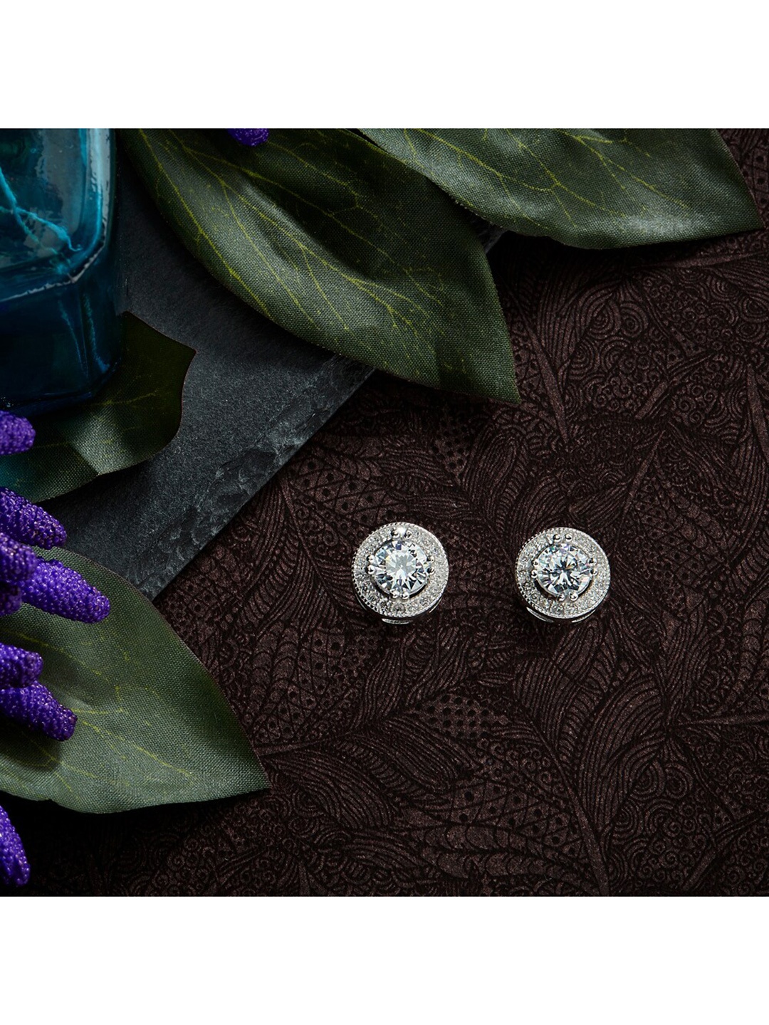 

ANAYRA White Circular Studs Earrings