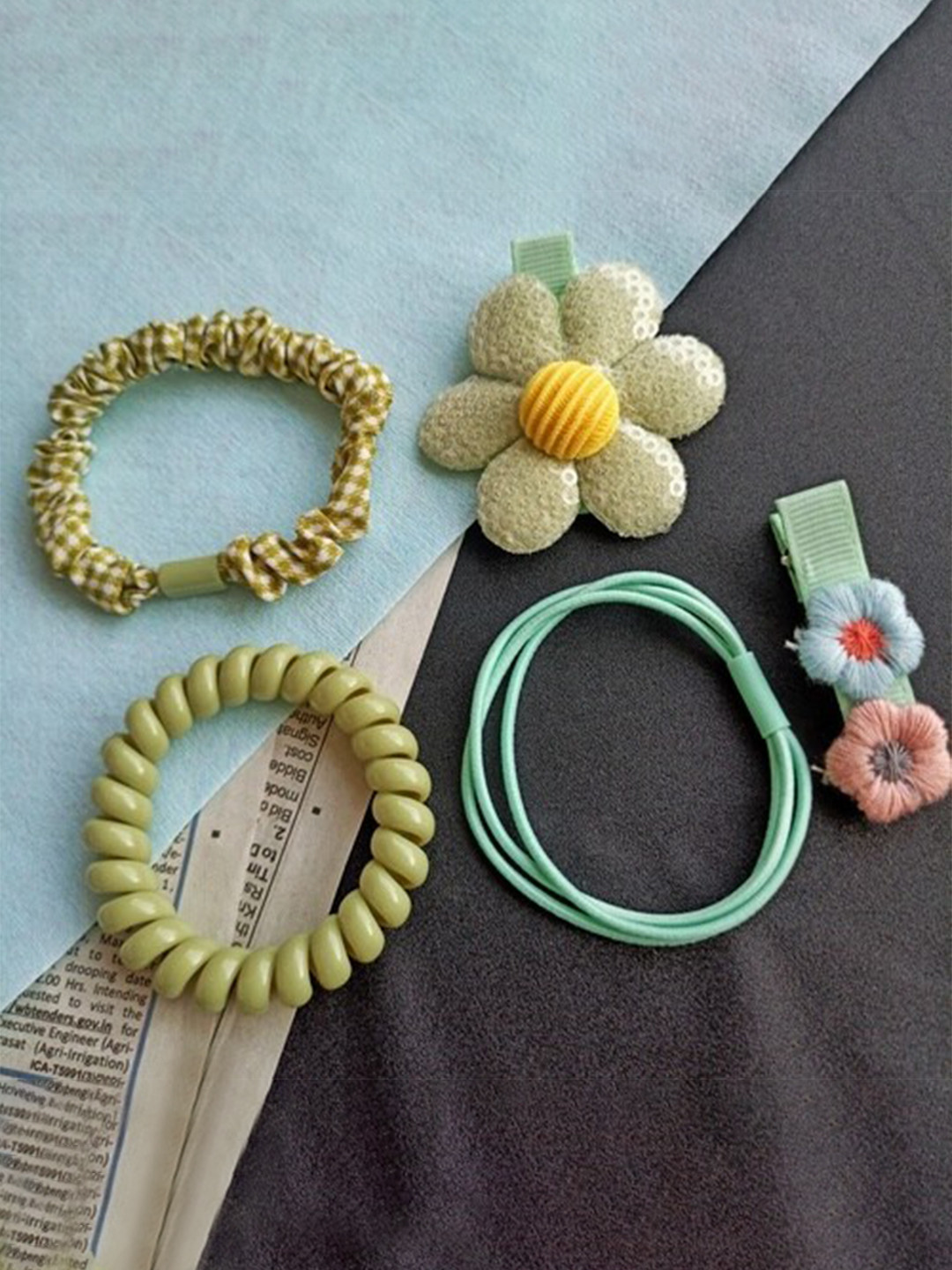 

ANNA CREATIONS Women Green & Blue Set of 5 Ponytail Holders & Alligator Clips