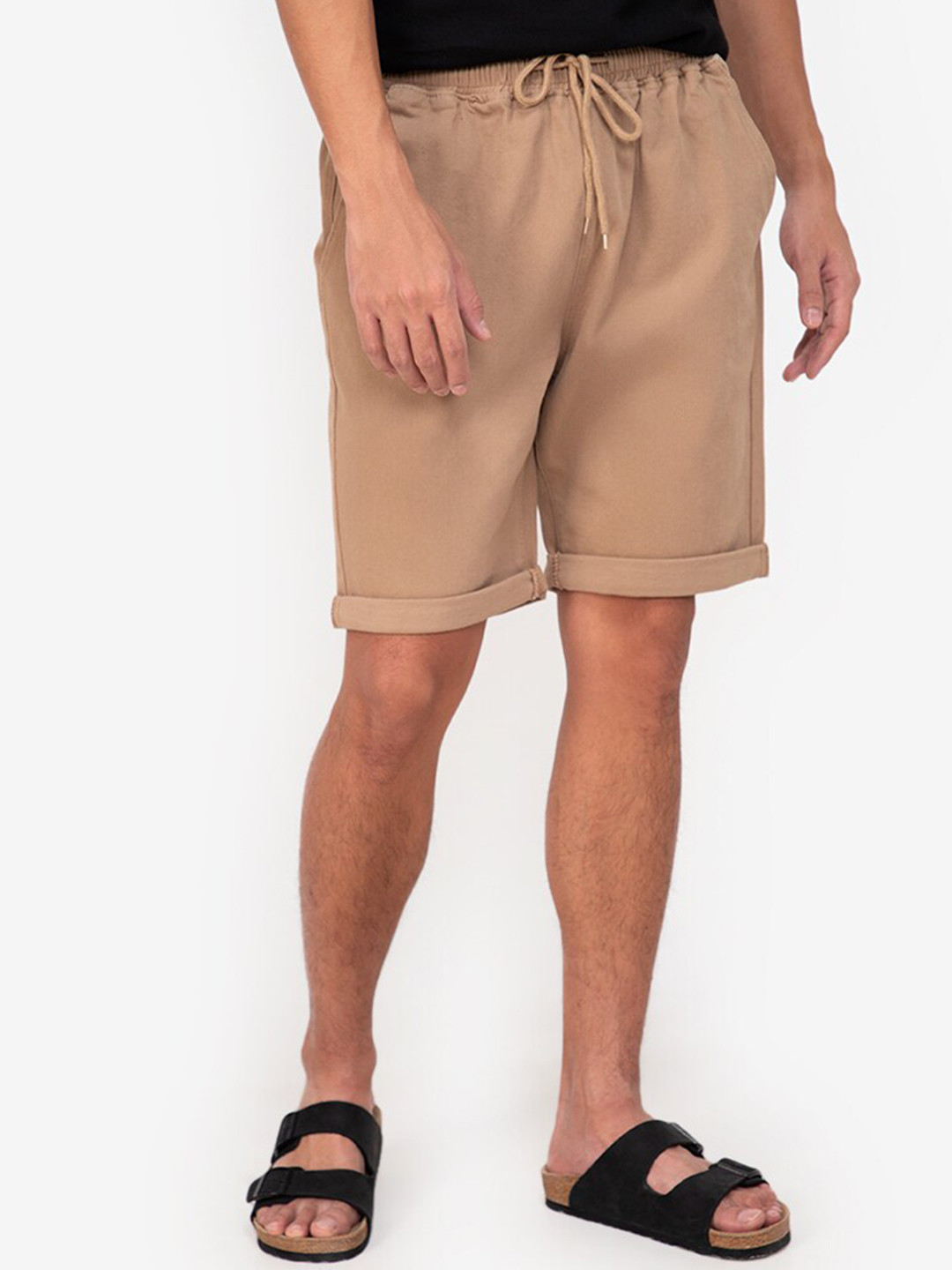 

ZALORA BASICS Men Brown Shorts