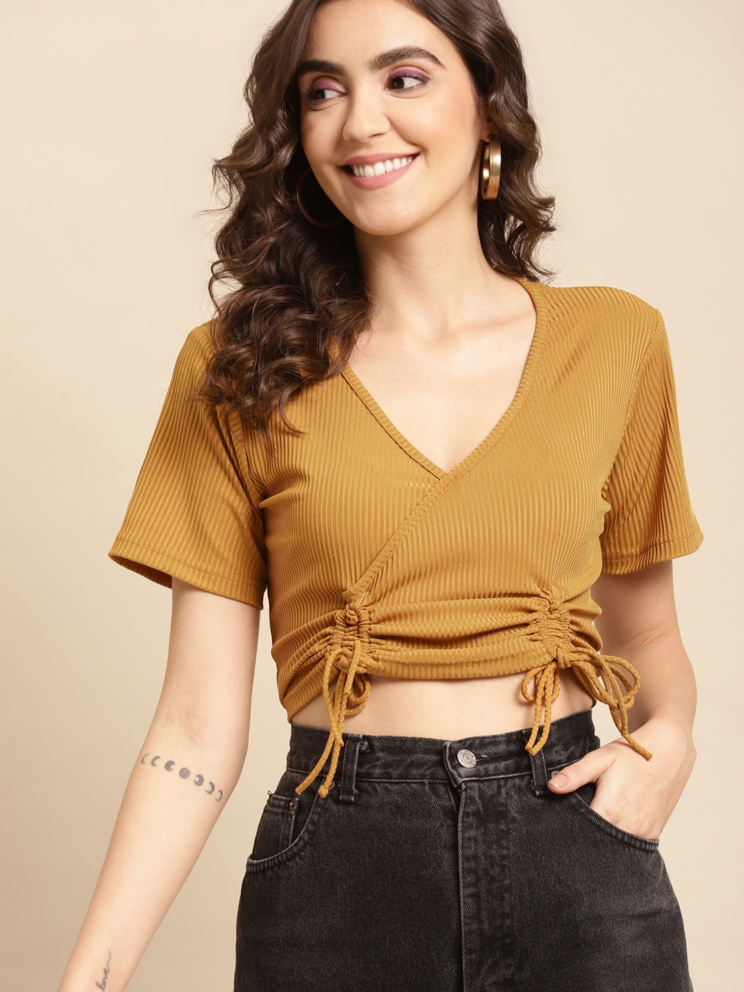 

WoowZerz Women Mustard Brown Ribbed Ruched Crop Top