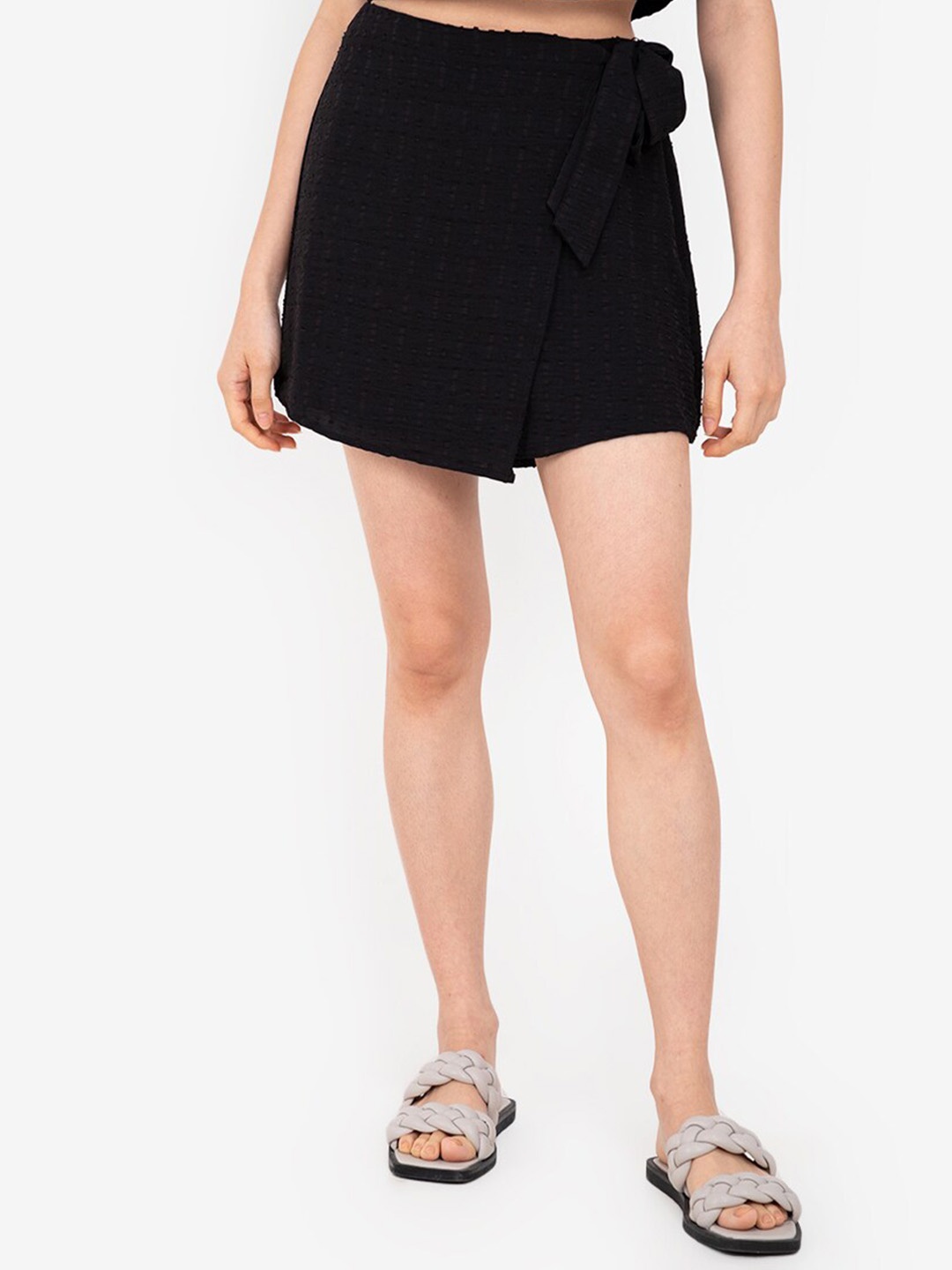 

ZALORA BASICS Women Black Solid Side Tie Skorts