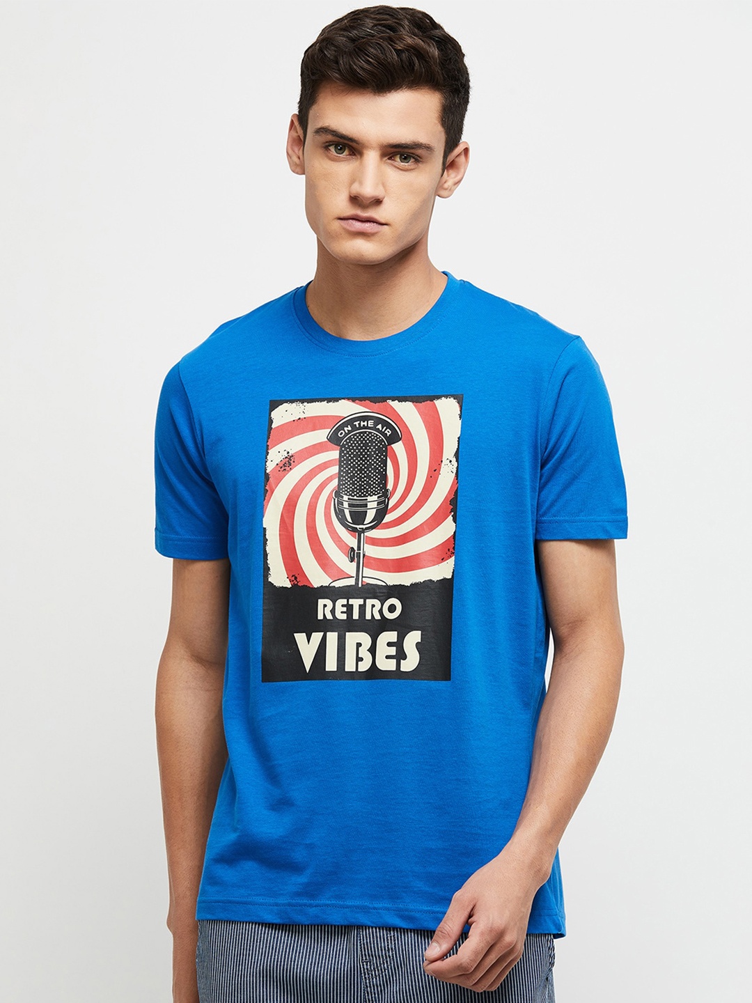 

max Men Blue Typography Printed Applique T-shirt