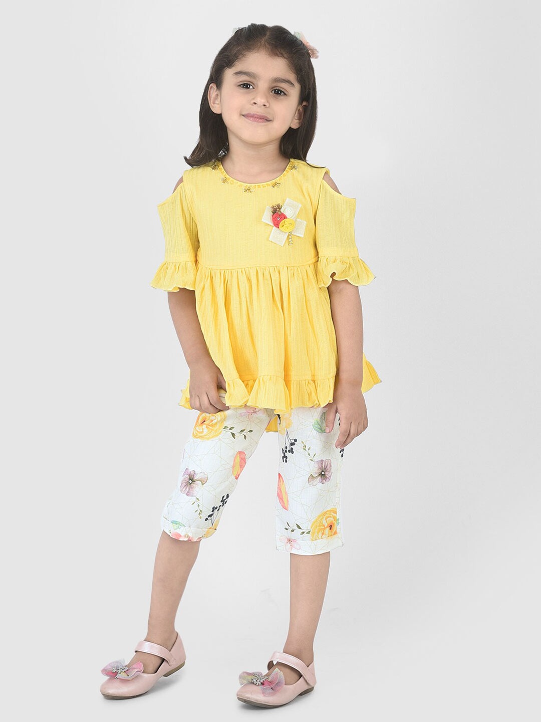 

YK Girls Yellow Solid Top with Shorts