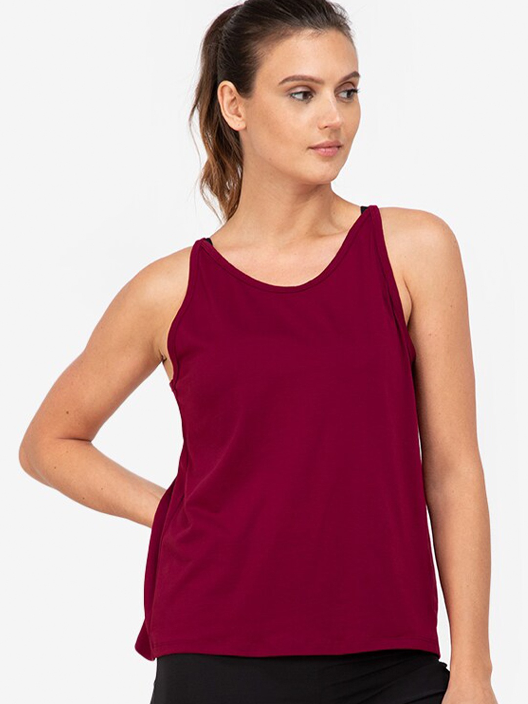

ZALORA ACTIVE Red Solid Round Neck Open Back Polyester Regular Tank Top