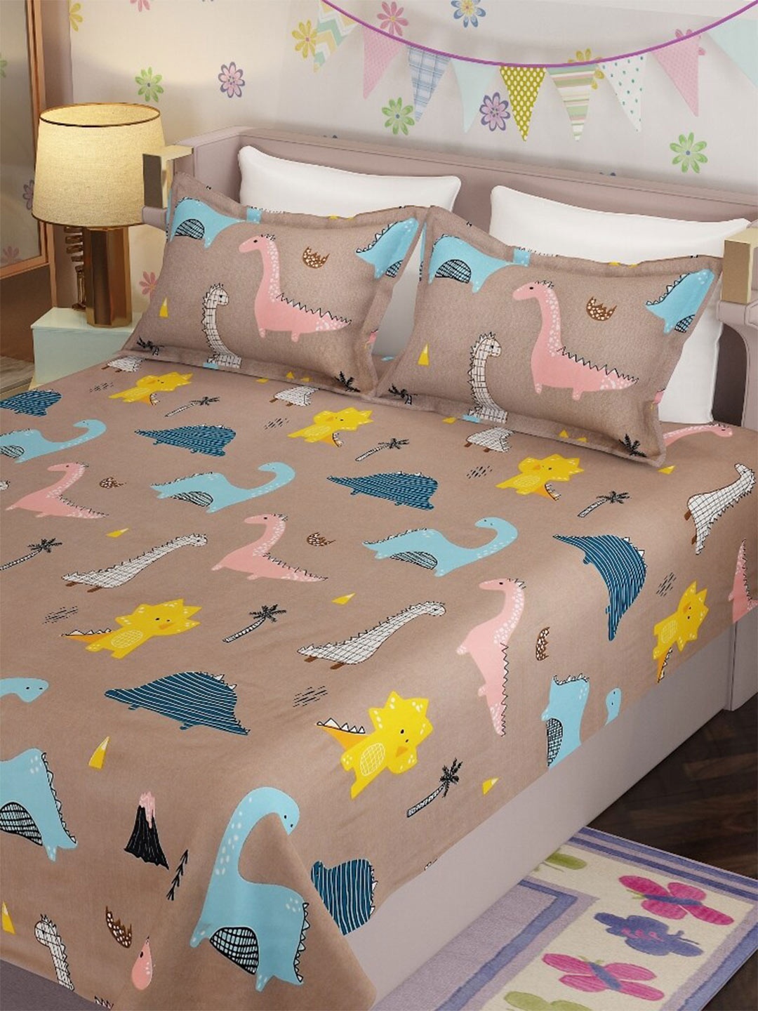 

Molly & Michel Beige & Blue Graphic 210 TC Queen Bedsheet with 2 Pillow Covers