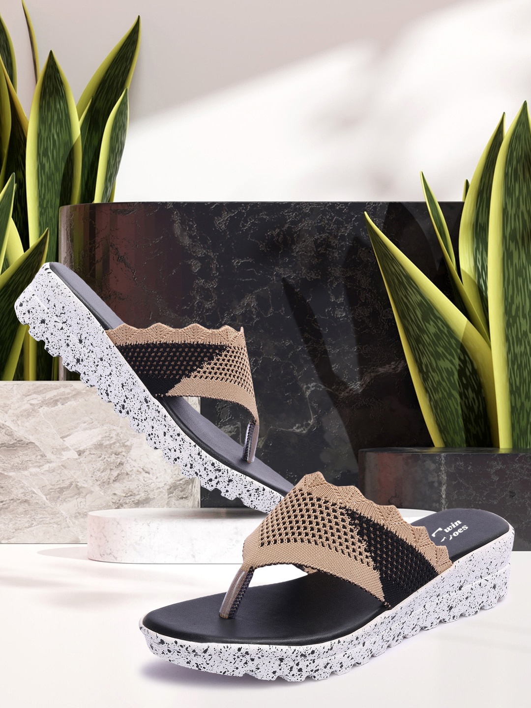 

TWIN TOES Black Embellished Block