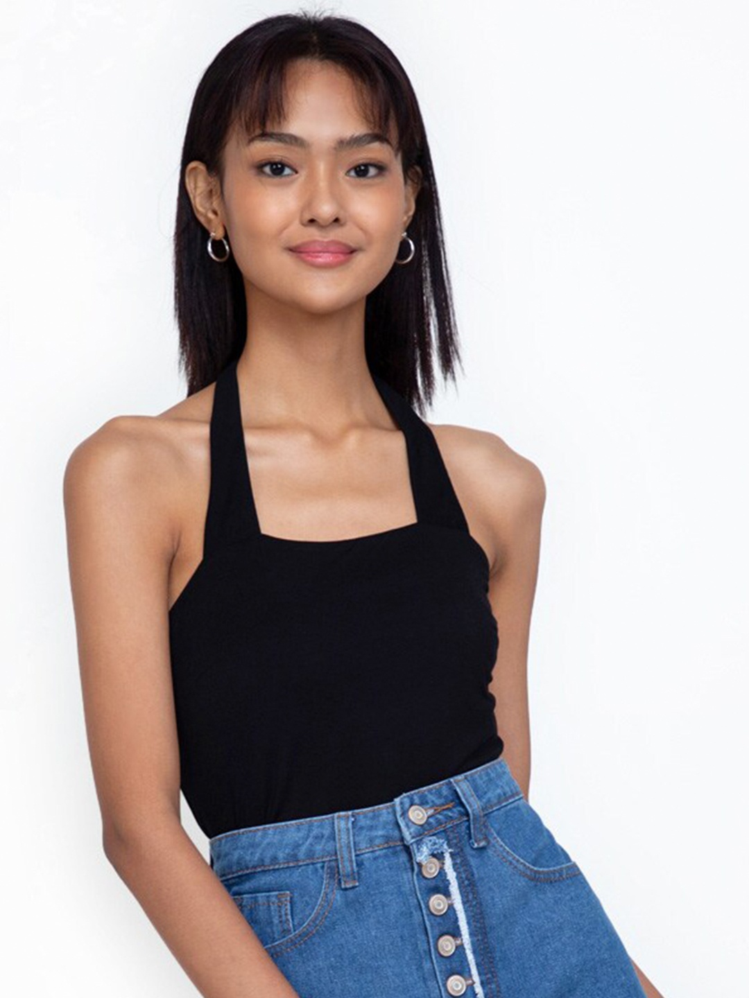 

ZALORA BASICS Women Black Solid Halter Neck Fitted Crop Top