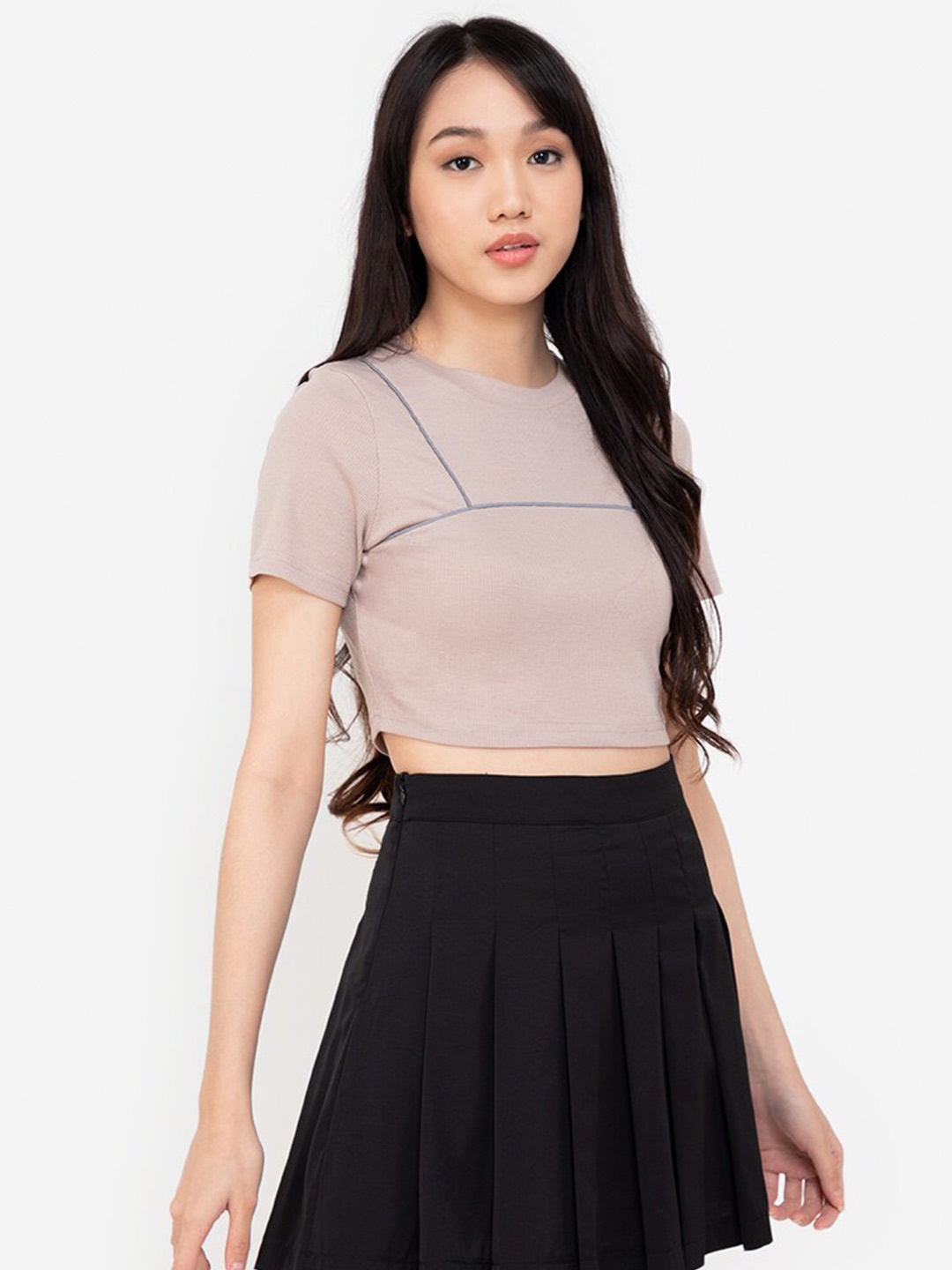 

ZALORA BASICS Beige Reflective Piping Cropped Top