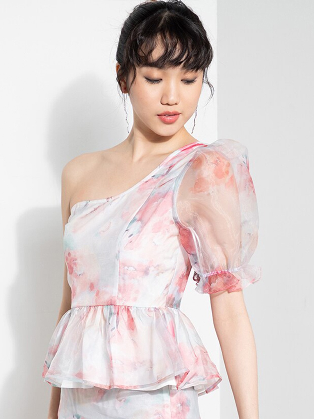 

ZALORA OCCASION Pink & White One Shoulder Puff Sleeve Peplum Top