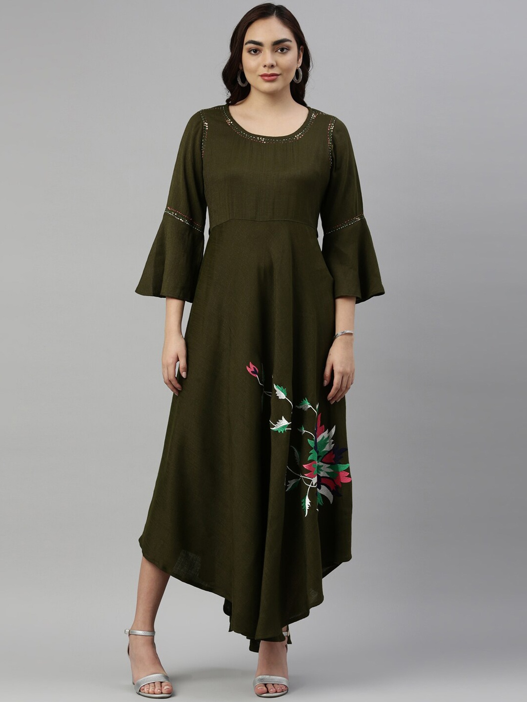 

Neerus Women Olive Green Embroidered Flared Sleeves Thread Work Kurta