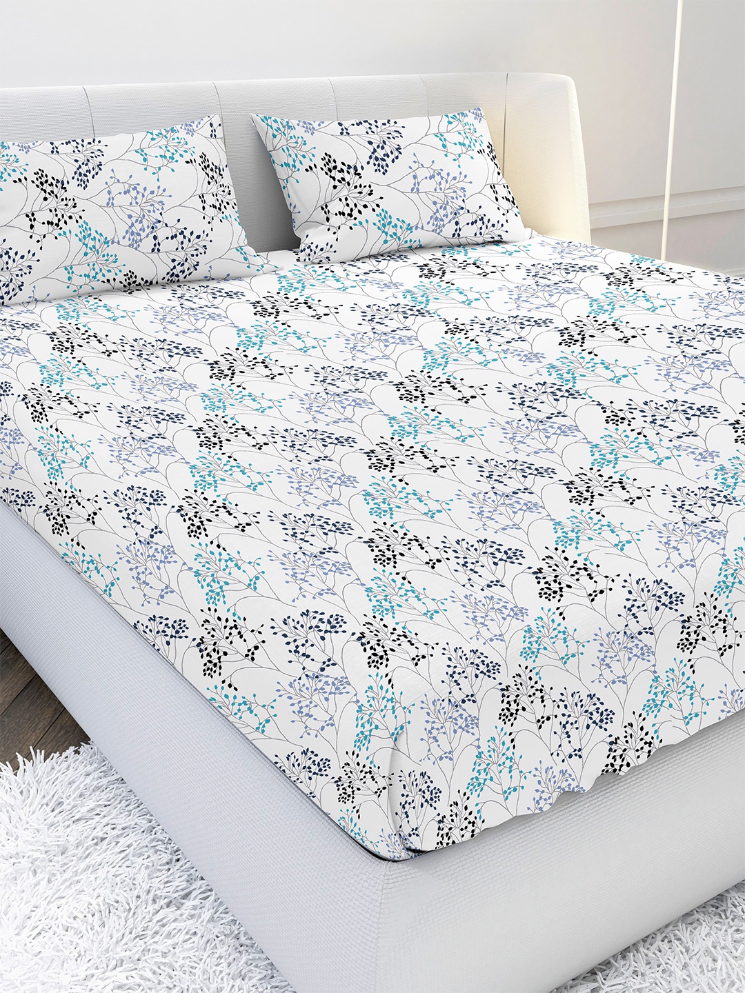 

MAYFAIR HOMES LONDON White & Blue Floral 210 TC King Bedsheet with 2 Pillow Covers