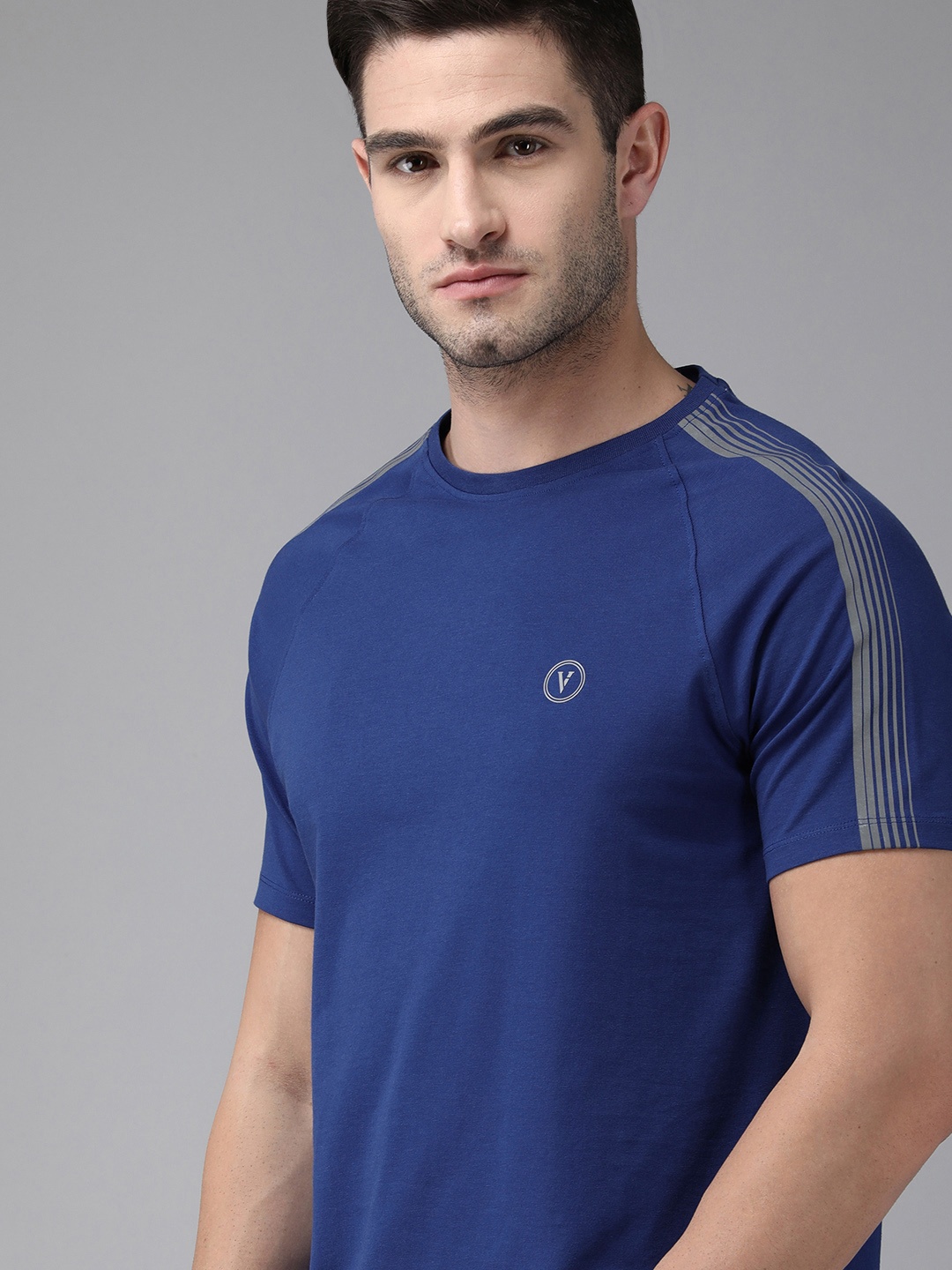 

Van Heusen Flex Men Blue & Grey Solid Slim Fit T-shirt