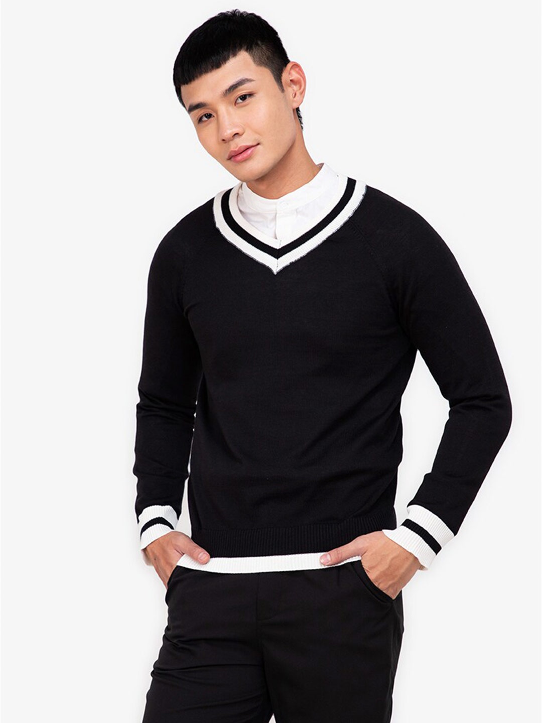 

ZALORA BASICS Men Black & White Contrast V-Neck Sweater Vest