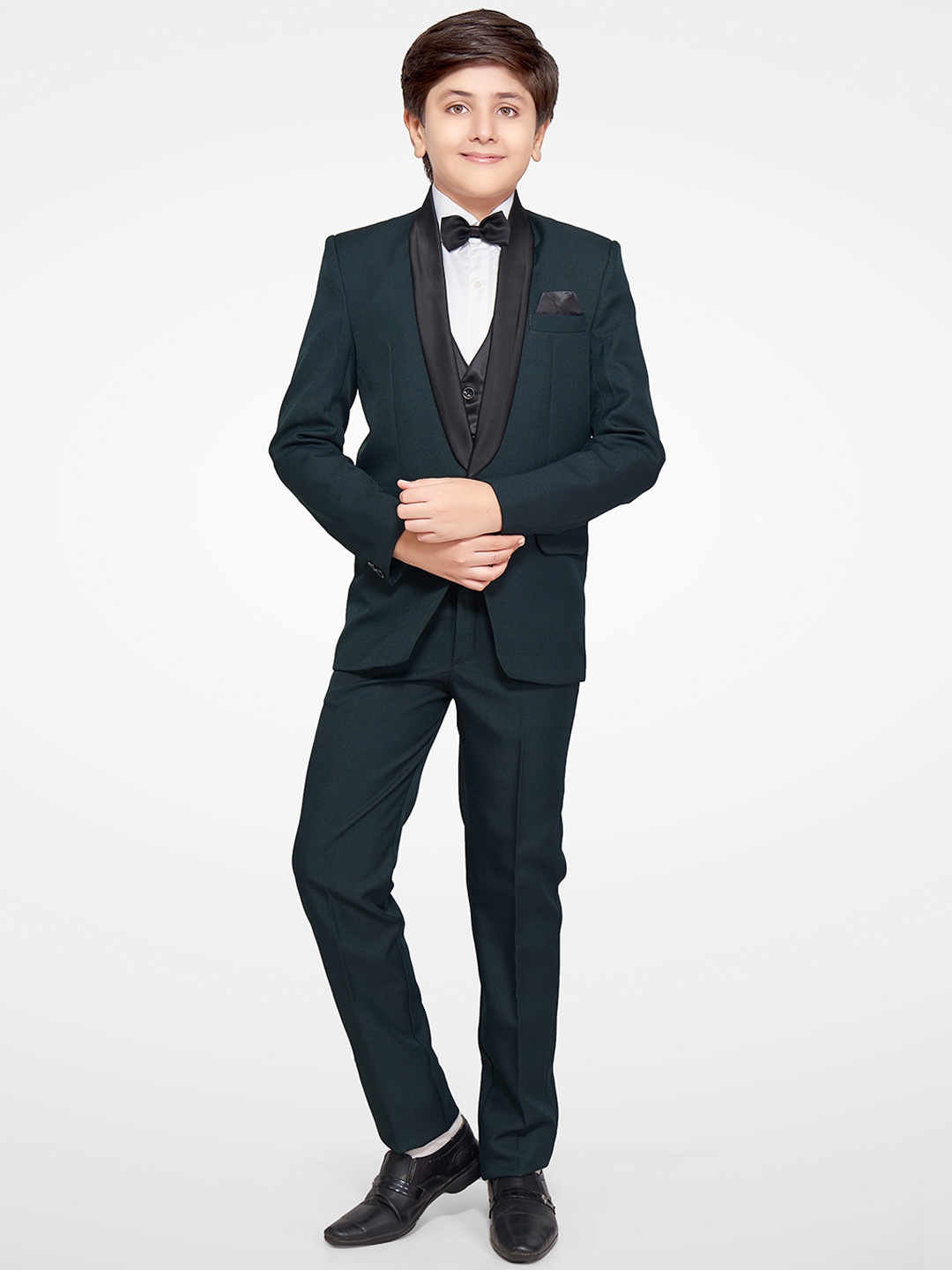 

Jeetethnics Boys Green Solid 5-Piece Single-Breasted Partywear Suit