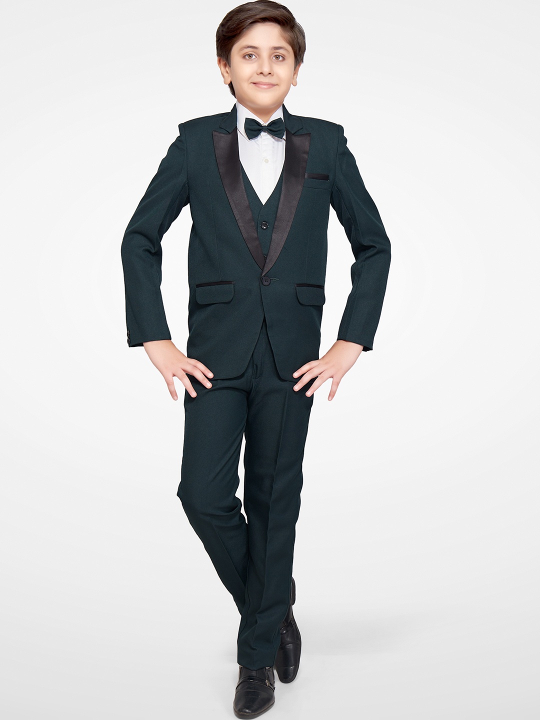 

Jeetethnics Boys Green & Black Solid 5-Piece Single-Breasted Partywear Suit
