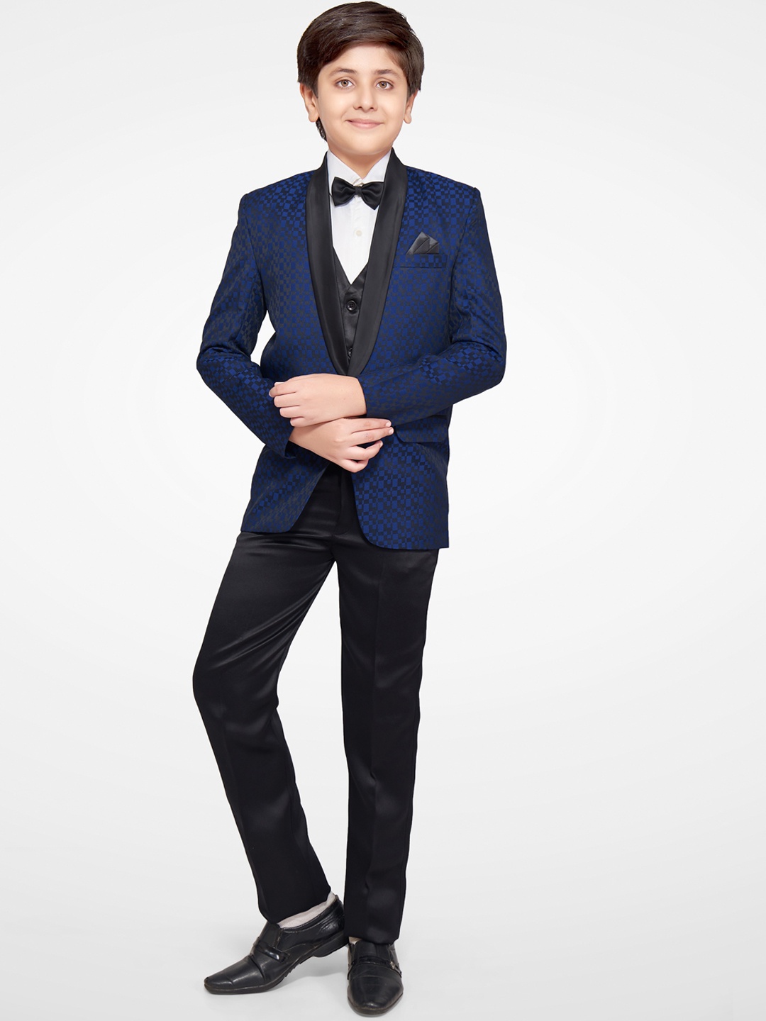 

Jeetethnics Boys Blue & Black Checked 5-Piece Single-Breasted Partywear Suit, Navy blue