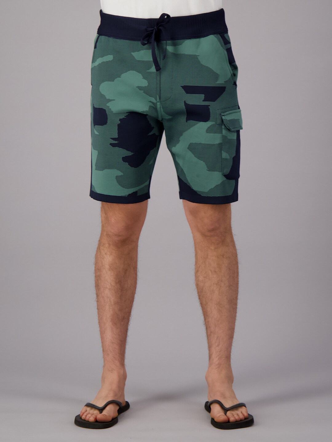 

FREESOUL Men Turquoise Blue & Black Printed Cargo Lounge Shorts