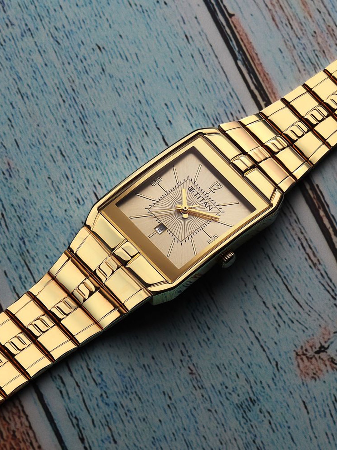

Titan Men Yellow Dial & Gold Toned Stainless Steel Bracelet Style Straps Analogue Watch 9151YM07, Champagne