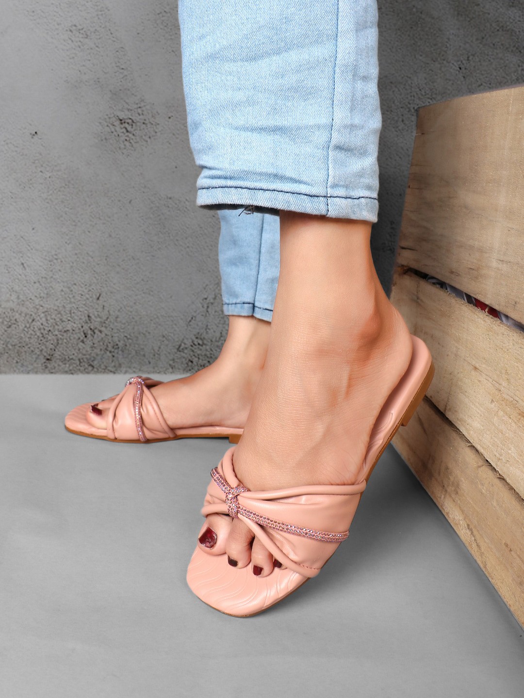 

Alishtezia Women Peach-Coloured Printed Open Toe Flats with Embellished Bows