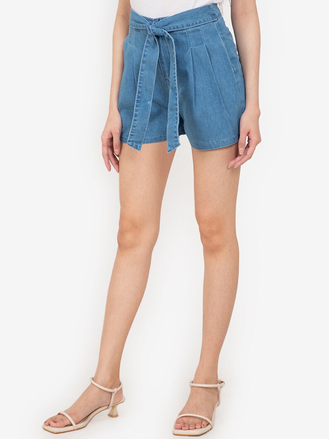 

ZALORA BASICS Women Blue High-Rise Pleated Denim Shorts